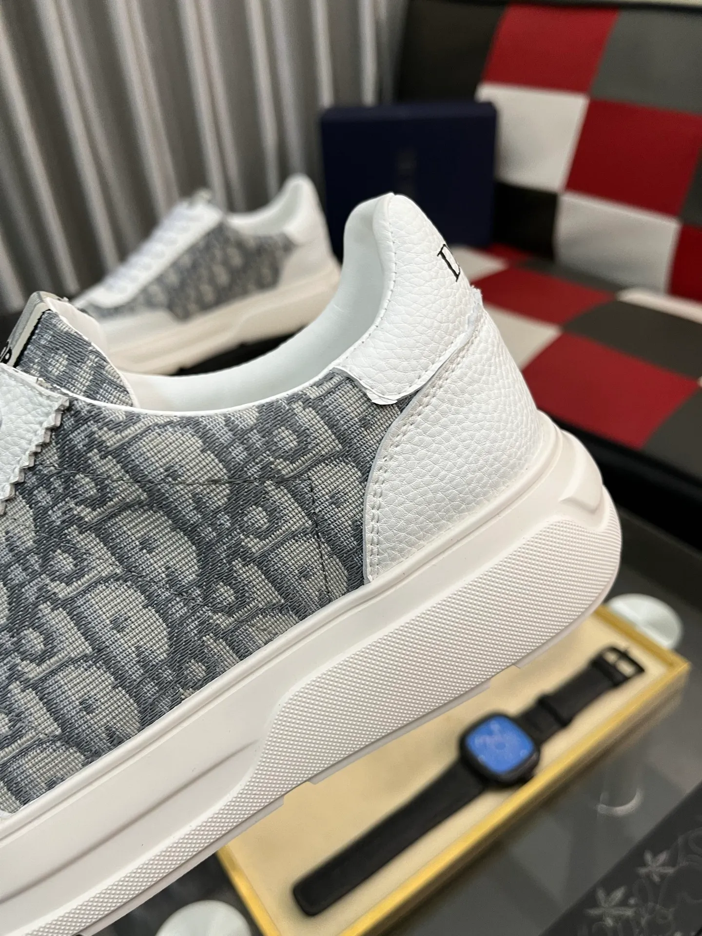 Men's shoes💰: 420⌚️⌚️[Dior] Dior's new men's genuine leather casual shoes, the highest version on the market, any comparison is welcome🆚! The original leather has excellent texture and is super high-end! Fetal sheep net lining imported from Italy, removable pad! Luxurious materials and fine workmanship, highly recommended! Code number: 38-444⃣️Color optional